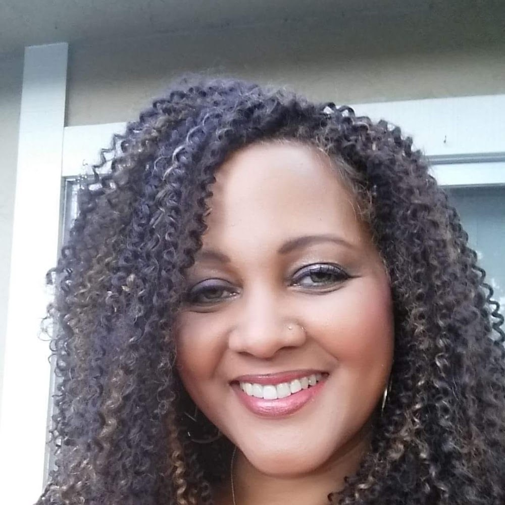 Meet your Posher, Monique